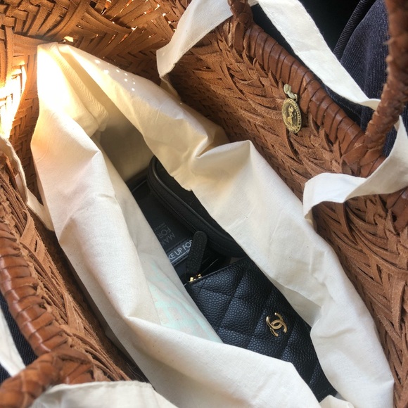 Meet your Posher, Crystal - Picture 2 of 3